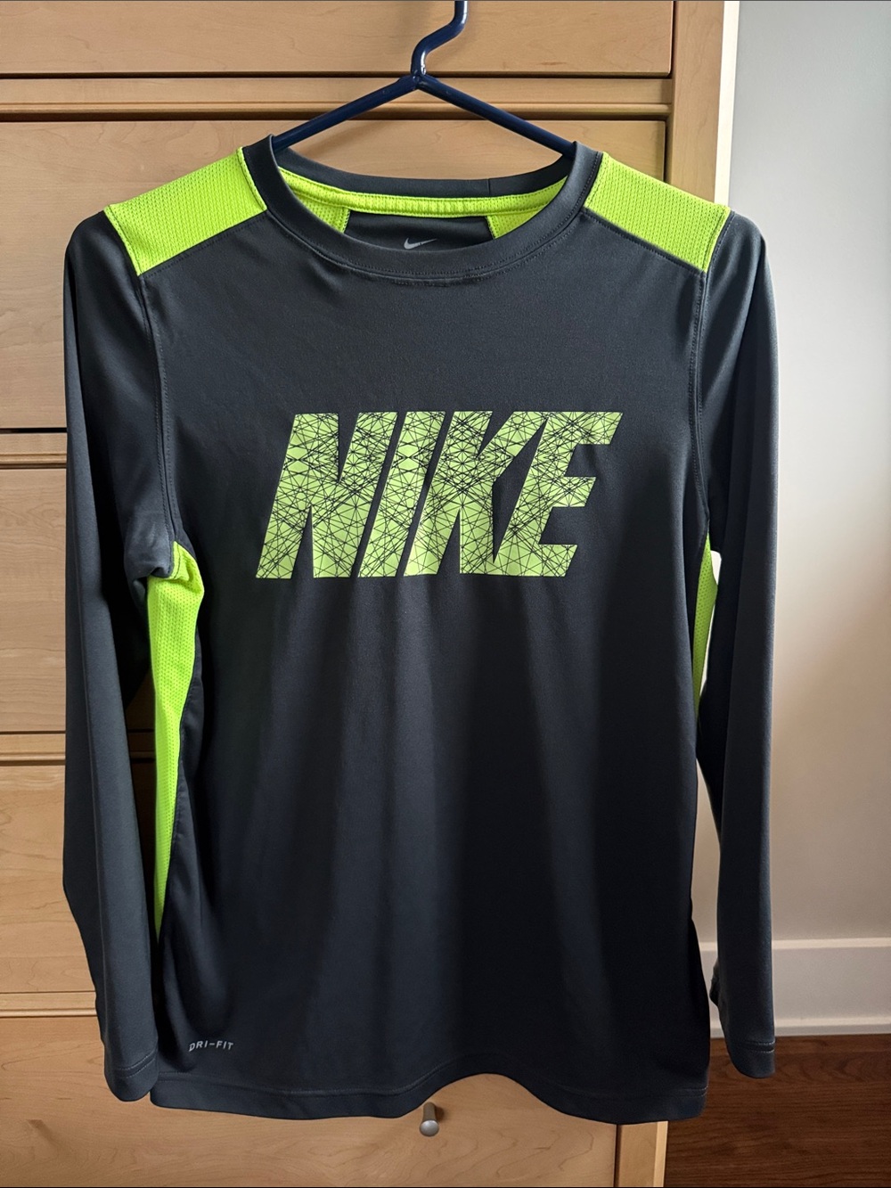 Nike Gray & Neon Green Long-Sleeve Dri-FIT Shirt Top - Youth L